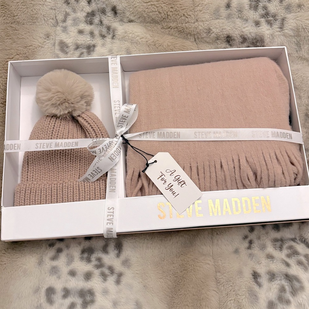 Steve Madden Winter Hat and Scarf Set